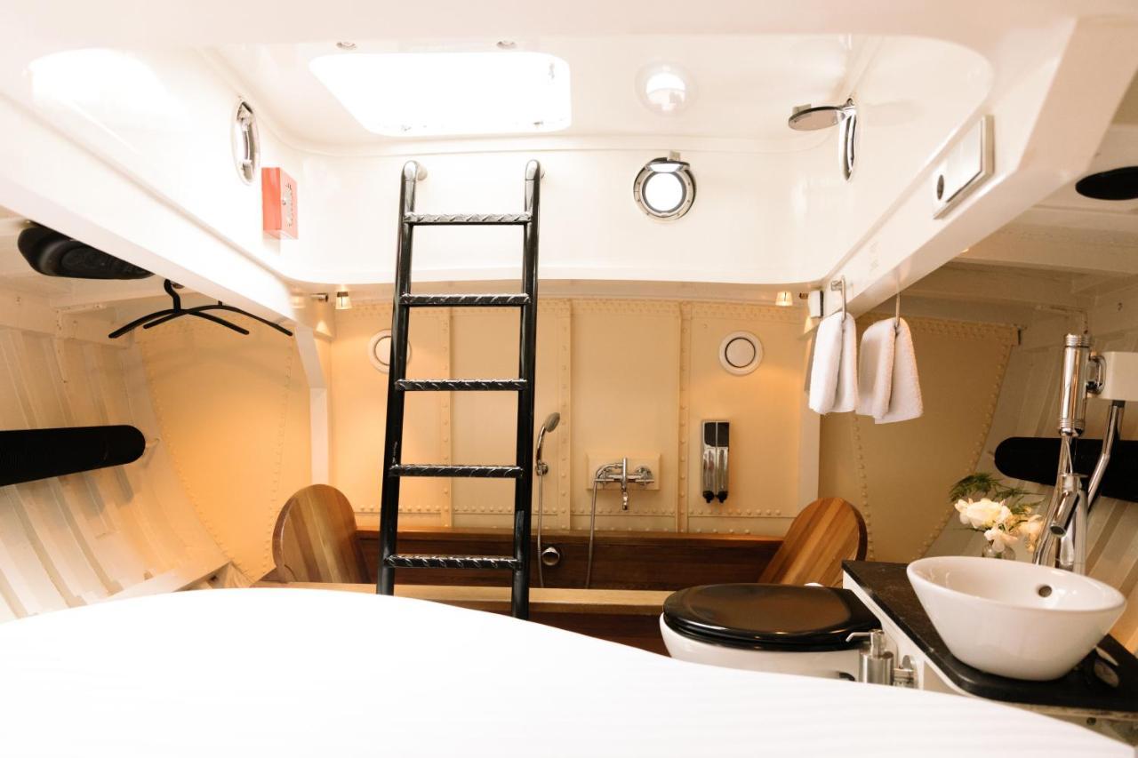 Reddingsboot Harlingen Boat Hotel Ngoại thất bức ảnh