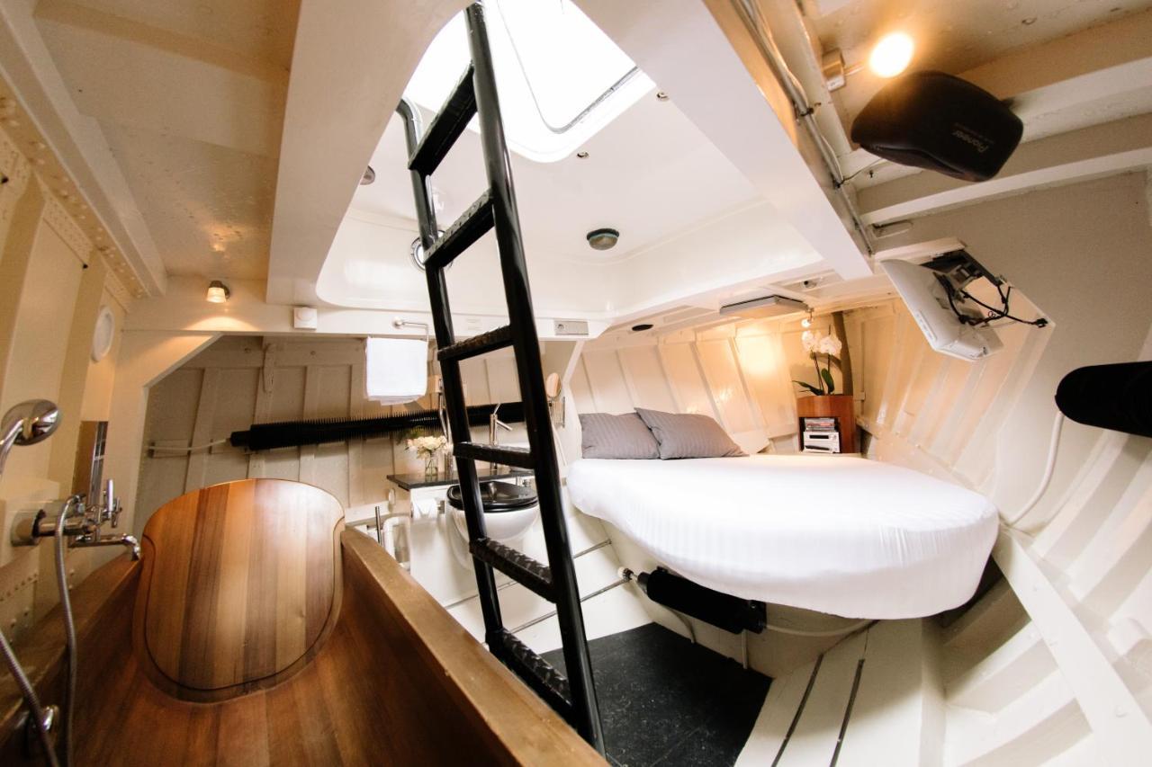 Reddingsboot Harlingen Boat Hotel Ngoại thất bức ảnh