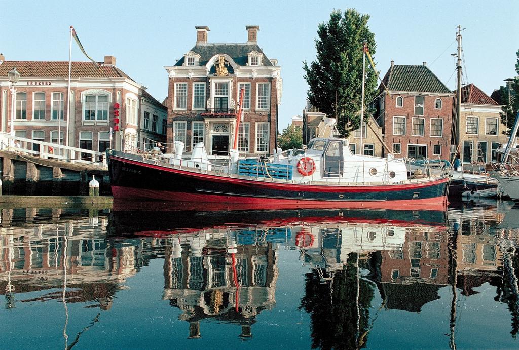 Reddingsboot Harlingen Boat Hotel Ngoại thất bức ảnh